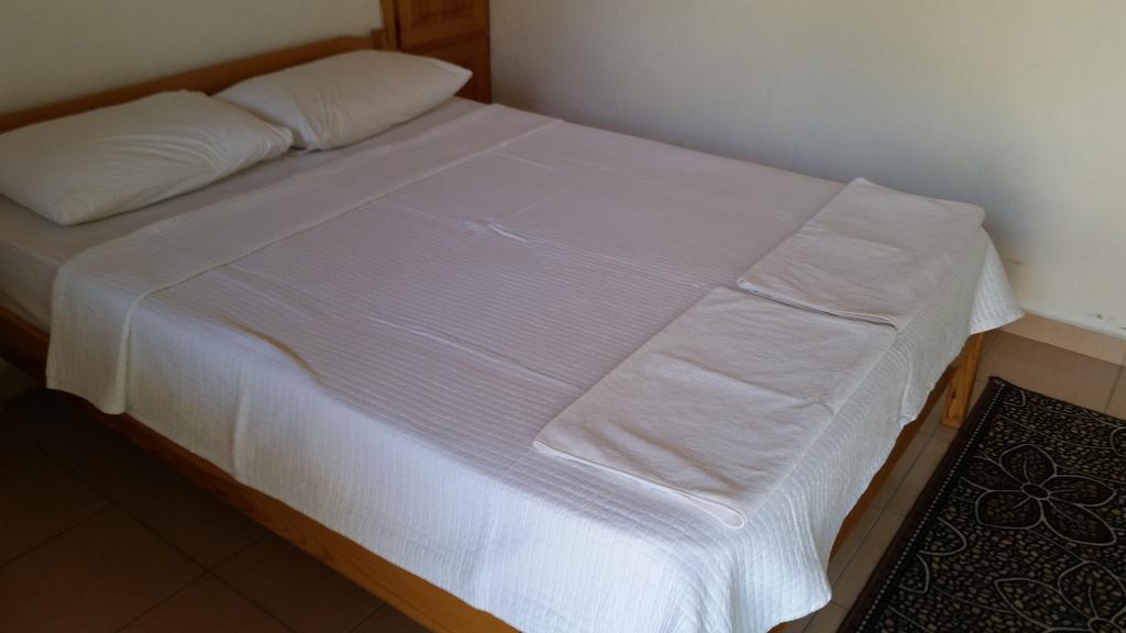 George House Bed and Breakfast Faralya Exteriör bild
